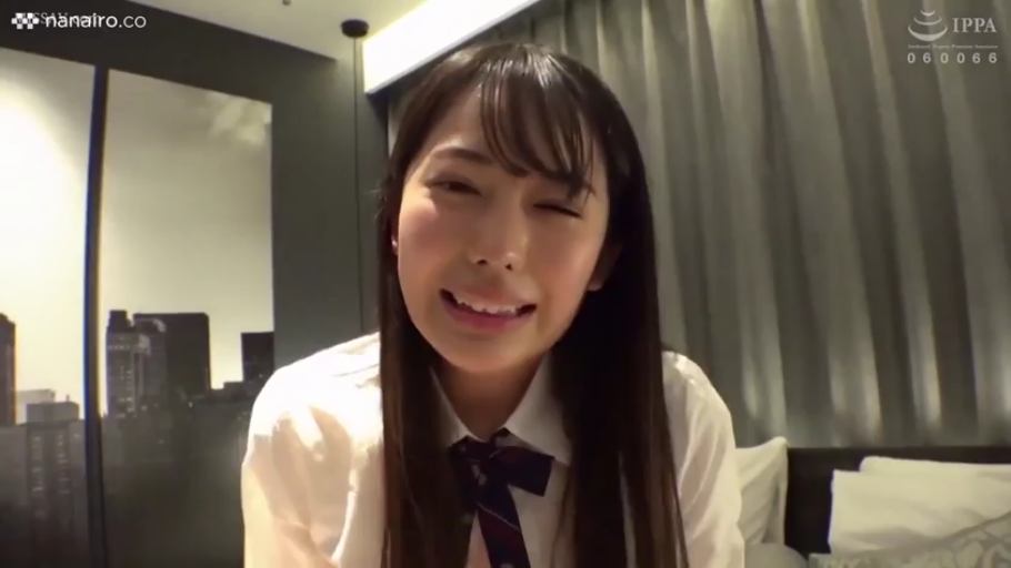 Indoor · Sitting Posture · Smile · Facing the camera · 面部特写 · JK Uniform · 长发