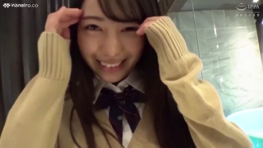 Indoor · Close-up of the face · Smile · JK Uniform · 长发 · 正对镜头 · Arrange hair