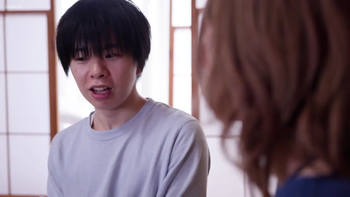 Conversation · 对坐 · Indoor and outdoor · Japanese AV · 障子 · 惊愕 · 灰色长袖衫 · 人物特写