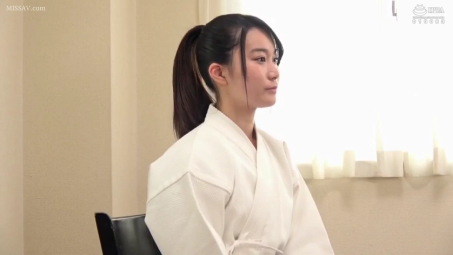 室内 · 陶醉 · 面部特写 · 亲密接触 · 情侣 · 背后拥抱 · 米色针织衫