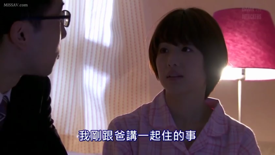 坐姿 · 全身 · 客厅 · 微笑 · 文件夹 · 亚洲女性 · 黑色长袜 · 持物摆拍