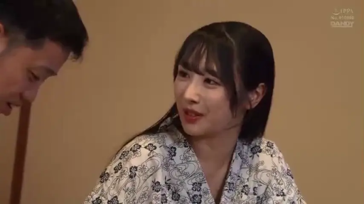 坐姿 · 交谈 · 和室 · 微笑 · 近景 · 浴衣 · 日常桥段