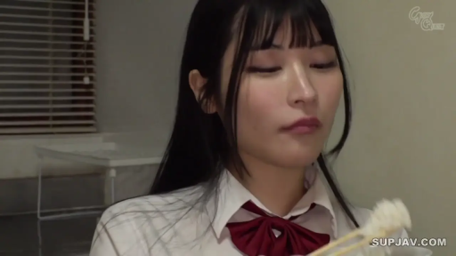 室内 · 平静 · 面部特写 · JK制服 · 长发 · 进食 · 正面 · 筷子