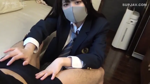 卧室 · 中景 · 跪姿 · 第一人称视角 · JK制服 · 抚摸 · 口罩 · 戴口罩