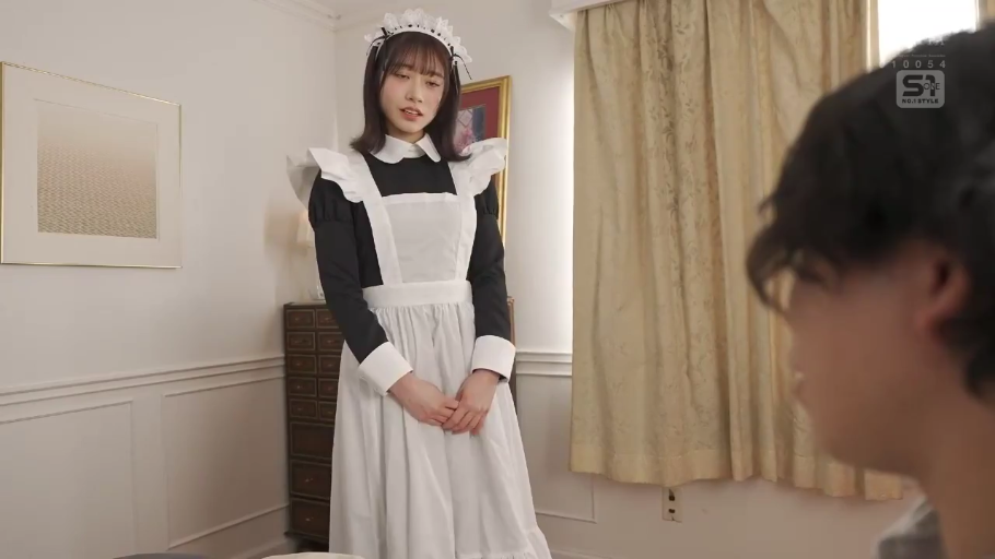 站立 · 中景 · 平静 · 房间 · 窗帘 · 制服诱惑 · 服务 · 传统女仆装