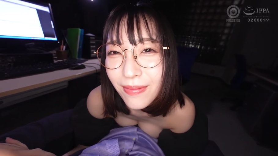 Bend over · Close-up of the face · 办公室 · 一字领上衣