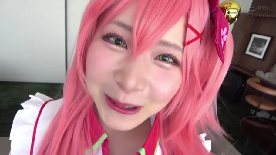 室内 · 脸部特写 · 注视镜头 · 铃铛 · 甜美微笑 · Cosplay · 角色扮演服 · 俯拍对视