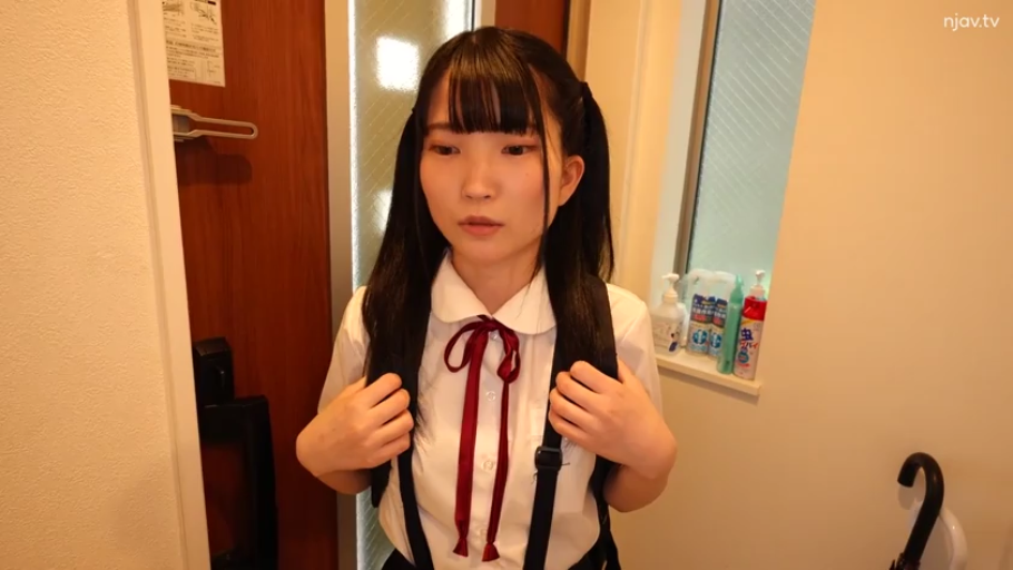 平静 · 臀部 · 跪姿 · 红色蕾丝内衣 · 暴露 · 低角度 · 检查床 · 诊所