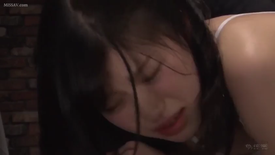 室内 · 俯身 · 销魂 · 性行为 · 面部特写 · 长发 · 白色吊带