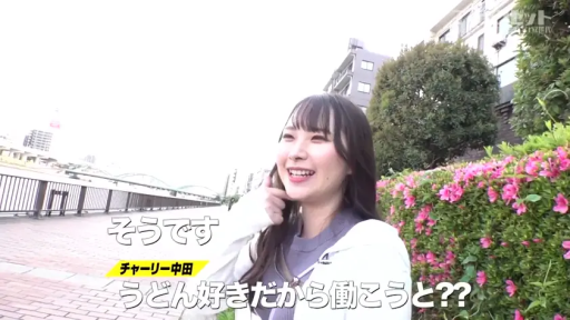 站立 · 中景 · 户外 · 休闲服