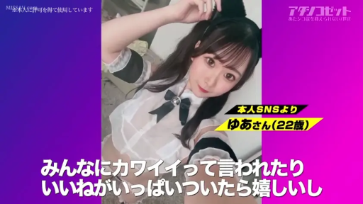 室内 · 展示 · 透视装 · 猫耳发箍 · 呆萌 · 社交媒体风格 · 举手摆拍 · 近景自拍