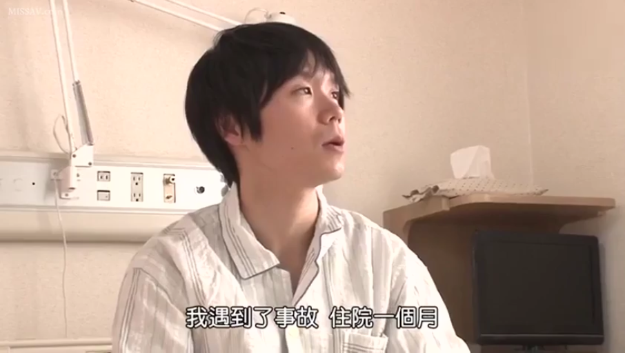 座り姿勢 · 会話 · 平静 · 半身 · 病院の病室 · 成年男性 · 条纹病号服 · 医疗面板