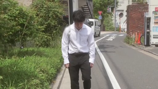 全景 · 街道 · 行走 · 男性 · 悲伤 · 职场装 · 垂头丧气