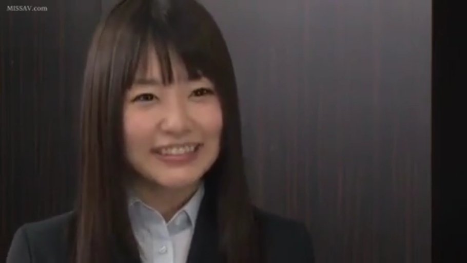 室内 · 面部特写 · 职业装 · 正面