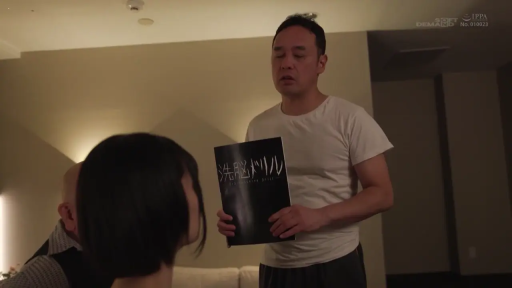 性交 · 全裸 · 卧室 · 迷离 · 台灯 · 男上位 · 性爱行为 · 全身场景