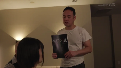 胸部特写 · 闭眼 · 暗室 · 裸体 · BDSM · 抚摸 · 站立束缚 · 口球