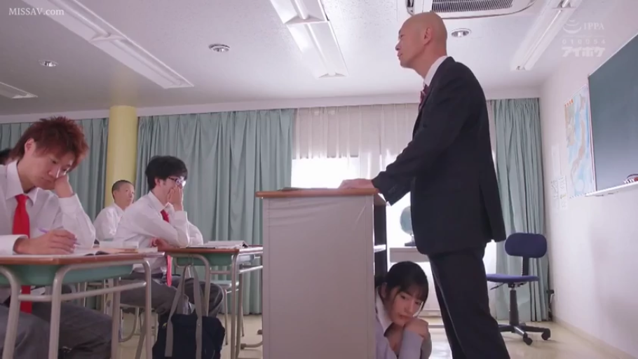 紧张 · 西装 · 教室 · 师生 · 蹲下 · 全景 · 讲台 · 讲课