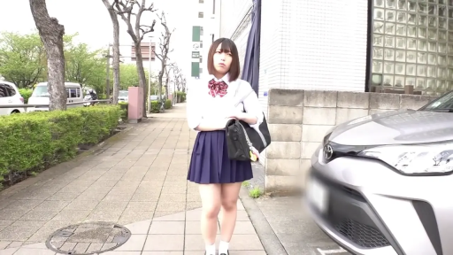 坐姿 · 露乳 · 校服 · 卧室 · 羞涩 · 中景