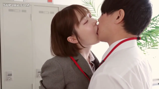 灰色西装 · 面部特写 · 接吻 · 面对面站立 · 闭眼陶醉 · 职场系列 · 办公室更衣室 · 员工证挂绳