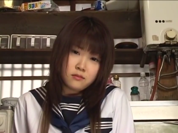 室内 · 专注 · 中景 · 床 · 跪姿 · 水手服 · 手淫 · 制服诱惑