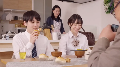 全裸 · 胸部特写 · 浴室 · 蹲姿 · 双人 · 双手揉乳 · 洗浴用品 · 张口陶醉