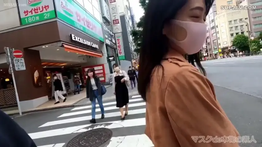 坐姿 · 严肃 · 单人 · 面部 · 针织衫 · 日式房间 · 思考 · 障子