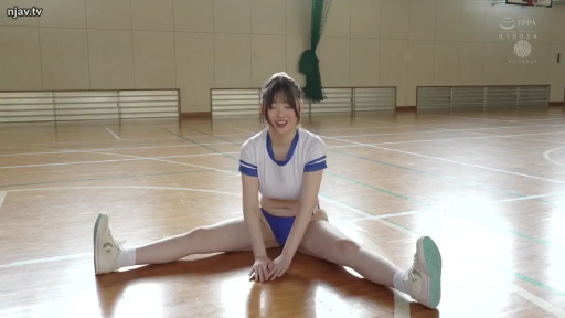 坐姿 · 面部 · 教室 · 微笑 · 学生制服 · 课桌 · 聊天 · 清纯