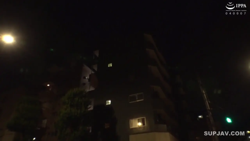 室内 · 中景 · 微笑 · 健身 · 瑜伽球 · 拼贴图 · 运动装 · 桥式