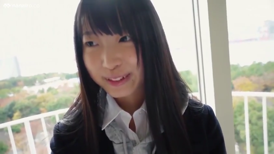 站立 · 微笑 · 面部特写 · JK制服 · 清纯 · 长发 · 阳台