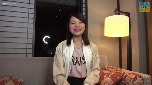 室内 · 座り姿勢 · ソファ · 微笑 · カメラに向かって · 半身 · 素人 · 休闲夹克