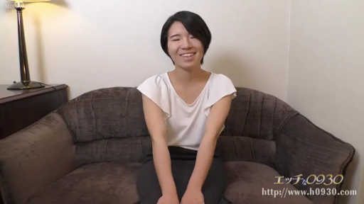 客厅 · 交谈 · 中景 · 正坐 · 黑色下装