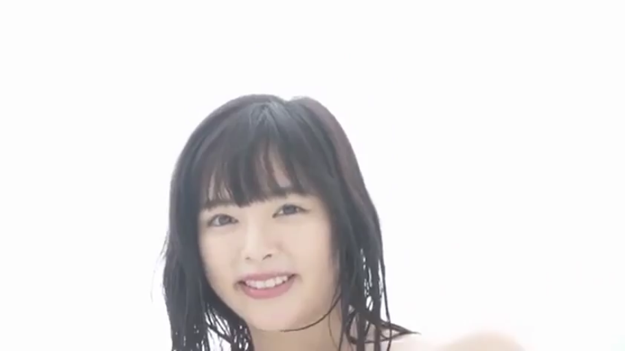 室内 · 脸部特写 · 甜美 · 裸体 · 对视 · 正面 · 湿发