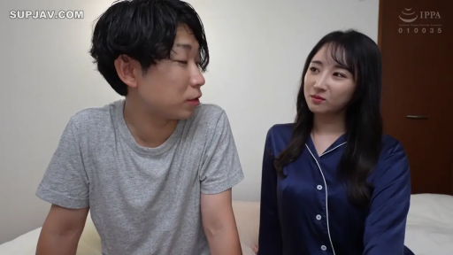 Bedroom · Smile · bed · Half-body close-up · 对话 · sit side by side · Plot · 蓝色睡衣