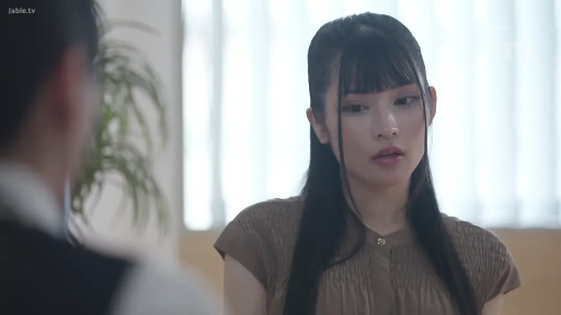 坐姿 · 严肃 · 办公室 · 制服 · 交流 · 头部 · 电影剧照