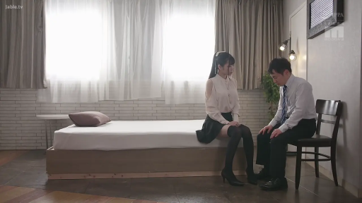 交谈 · 沉闷 · 西裝 · 椅子 · 制服 · 遠景 · 房間 · 对坐