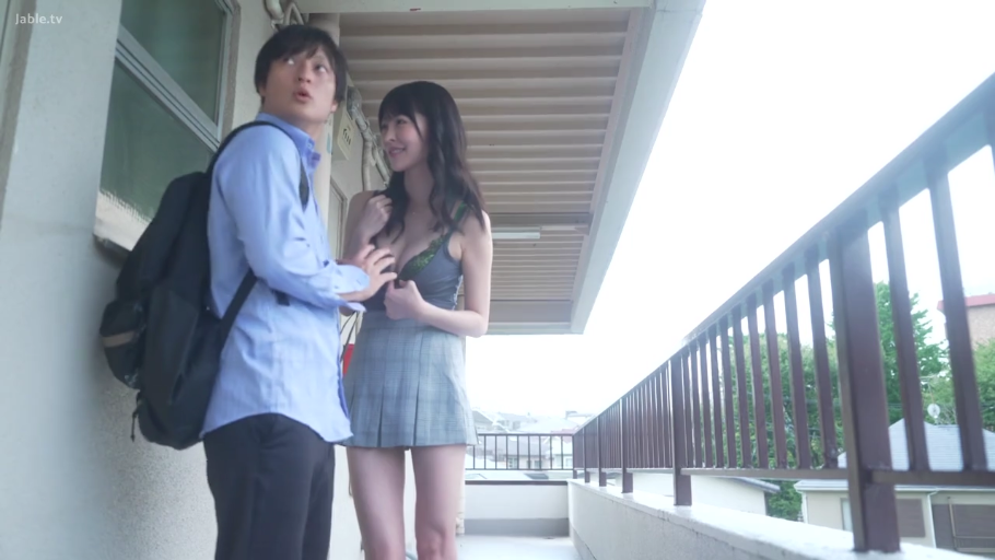 调情 · 站立 · 惊讶 · プリーツスカート · バルコニー · 制服诱惑 · 背包