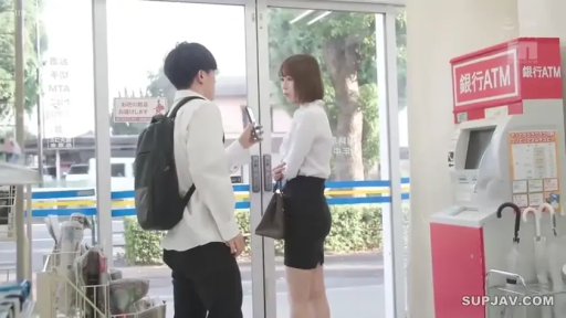 全身 · 站立 · 平静 · 手机 · 便利店 · 搭讪 · 日系 · OL制服