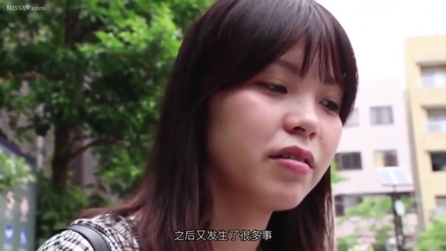 Subtitles · Standing Posture · 面部特写 · Outdoor · 背包 · Sorrow · 采访 · Plaid shirt