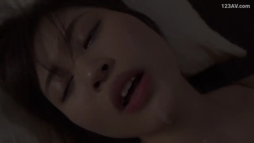 室内 · 脸部特写 · 全裸 · 仰卧