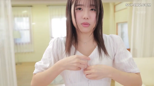 羞涩 · 面对镜头 · 白色上衣 · 房间 · 上半身 · 长发 · 解扣