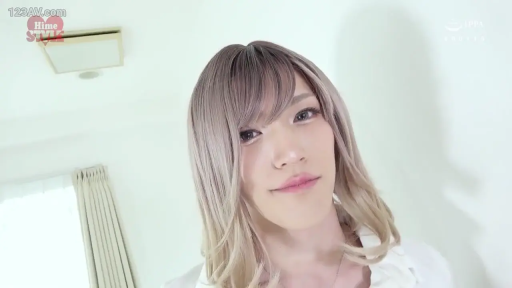 室内 · 脸部特写 · 白色衬衫