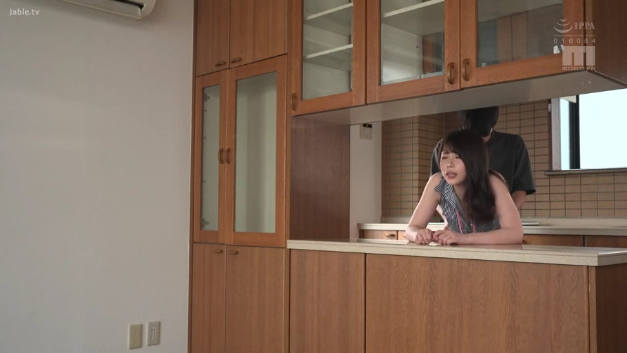 性交 · 迷离 · 中景 · 居家 · 厨房 · 橱柜 · 条纹背心 · 扶台站立