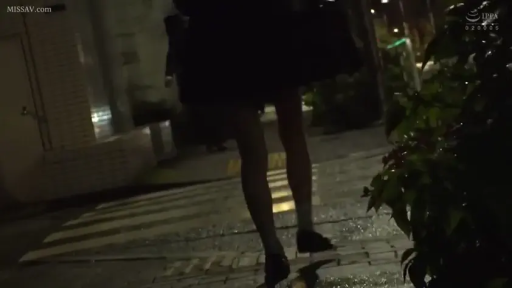 短裙 · 腿部 · 街道