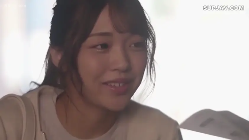 室内 · 单人 · 脸部 · 甜美 · 微笑 · 休闲装 · 正面