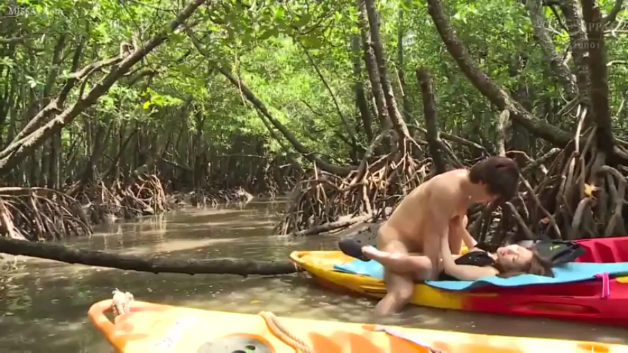 性交 · 愉悦 · 比基尼 · 传教士式 · 户外 · 皮划艇