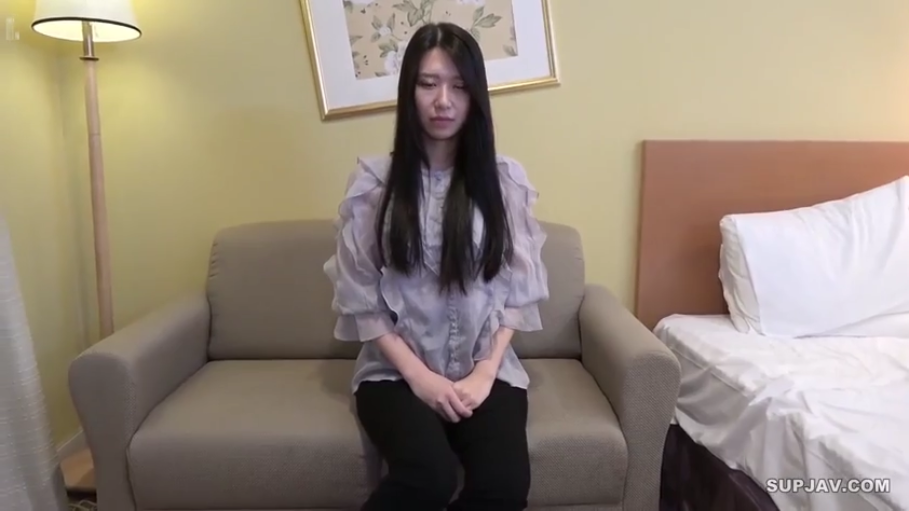 专注 · 办公室 · 舔阴 · 格纹裙 · 职场 · 阴部 · 坐姿开腿