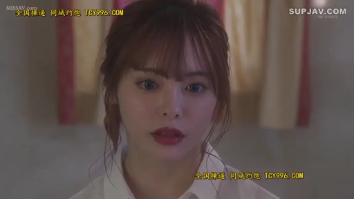 室内 · 脸部特写 · 白衬衫 · 凝视 · 惊讶 · 正面 · 亚洲女性