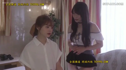 坐姿 · 交谈 · 严肃 · 白衬衫 · 沙发 · 剧情 · 房间