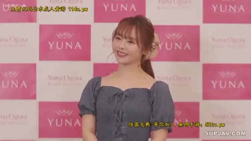 自然 · 微侧 · カメラに向かって · 半身特写 · 蓝色露肩泡泡袖上衣 · 活动背景墙 · 活动背景板 · 艺人照片