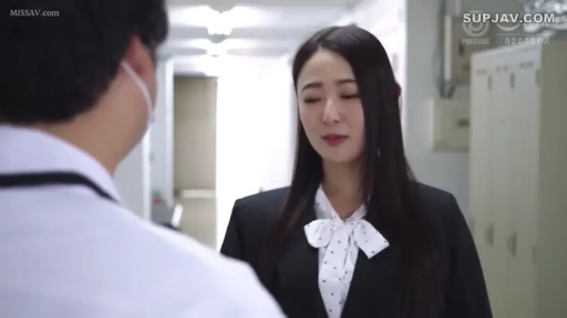 站立 · 微笑 · 半身 · 职业装 · 走廊 · 聊天 · 听诊器 · 医生